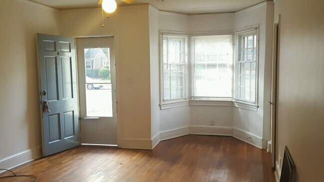 Photo - 527 Poplar St