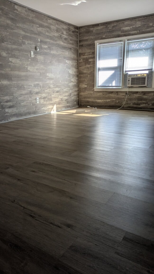 Building Photo - 205 N Normal St Unit Apt #4