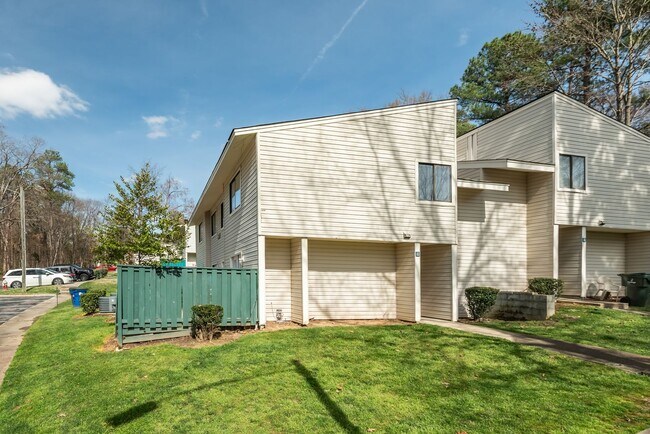 Photo - Available Now - 3 Bedroom, 2.5 Bathroom Co...