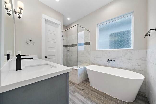 Photo - 7706 Kivu Ln