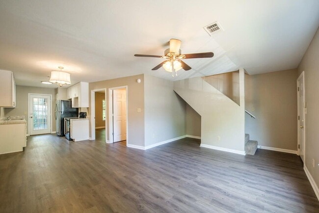 4 BR 3 BA Town House! AVAILABLE AUGUST!