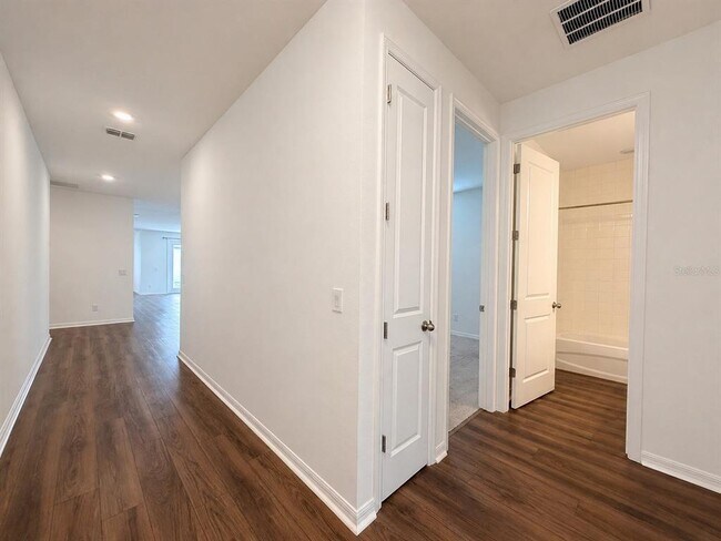 Photo - 2272 Derwent Dr