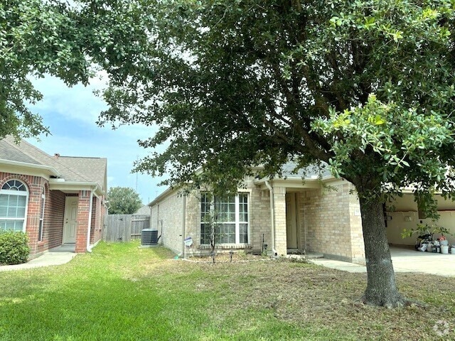 Building Photo - Great Location, wonderful Schools, 1 Block... Rental