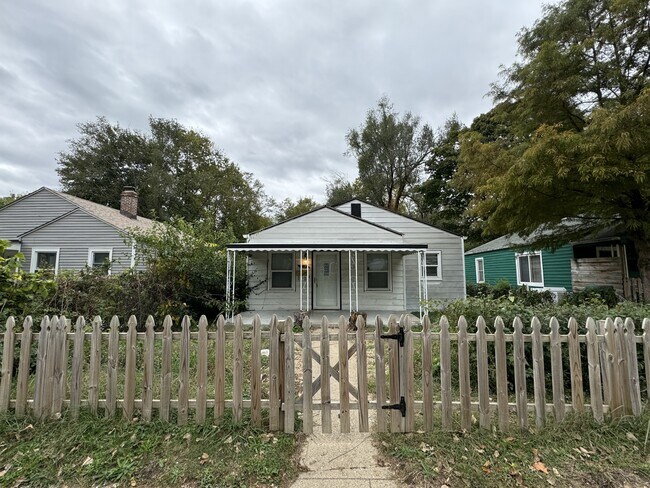 Photo - 3532 Caroline Ave