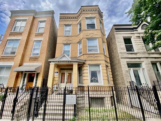 Building Photo - 2736 W Evergreen Ave Rental