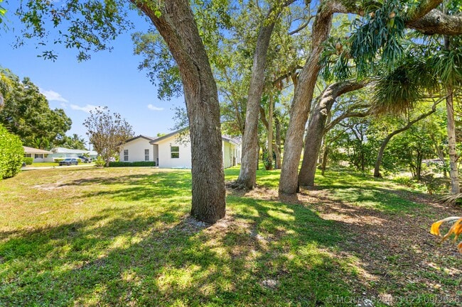 Photo - 1050 SW 1st St