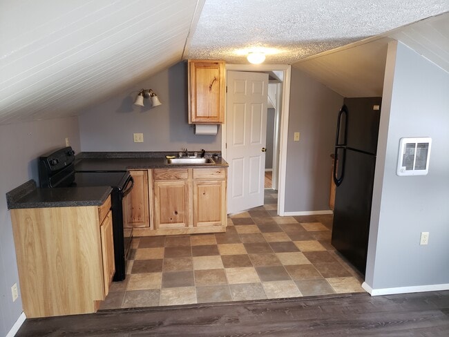 Kitchen - 215 3rd St Unit Upper