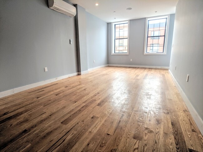 Photo - 218 Quincy St