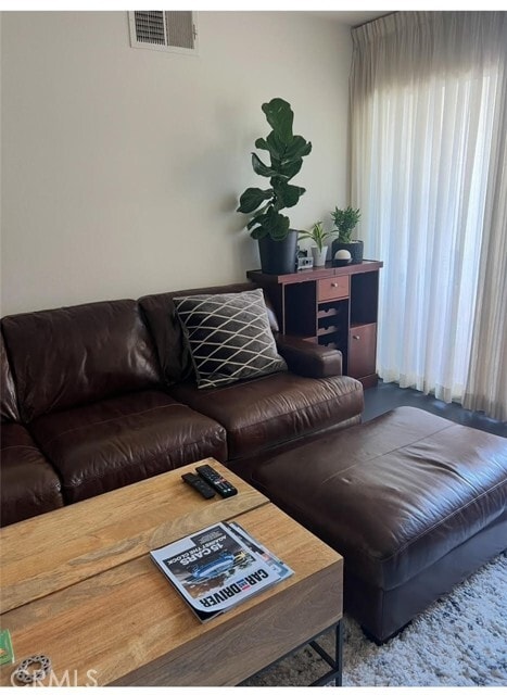 Building Photo - 15455 Sherman Way Unit 11 Rental