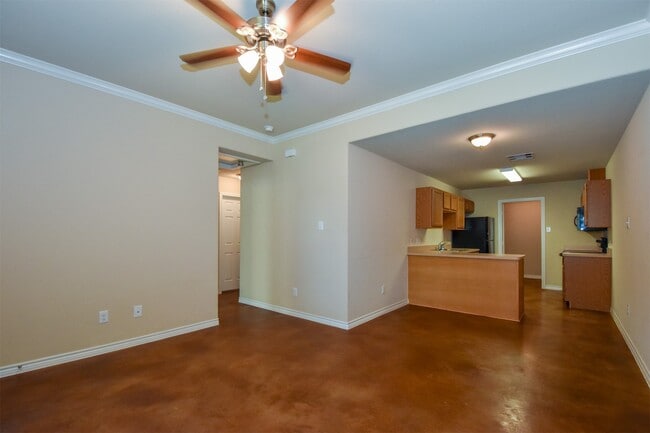 Photo - 1103 Parkhurst Ave