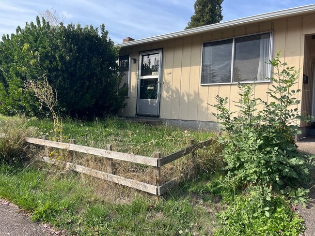 477 NW Walnut Blvd
