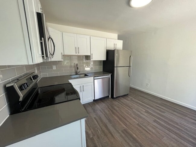 Photo - South Scottsdale Studio Casita w/ Private Patio | 4 Weeks Free | Remodeled Quartz & Stainless Kit... Unidad 8615 #A