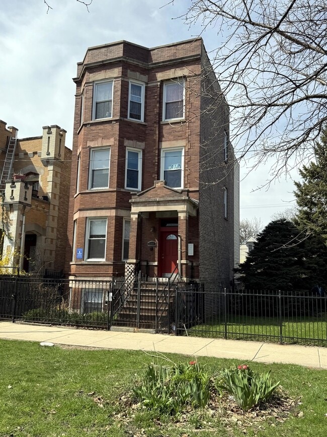 Building Photo - 2318 S Marshall Blvd Unit 2