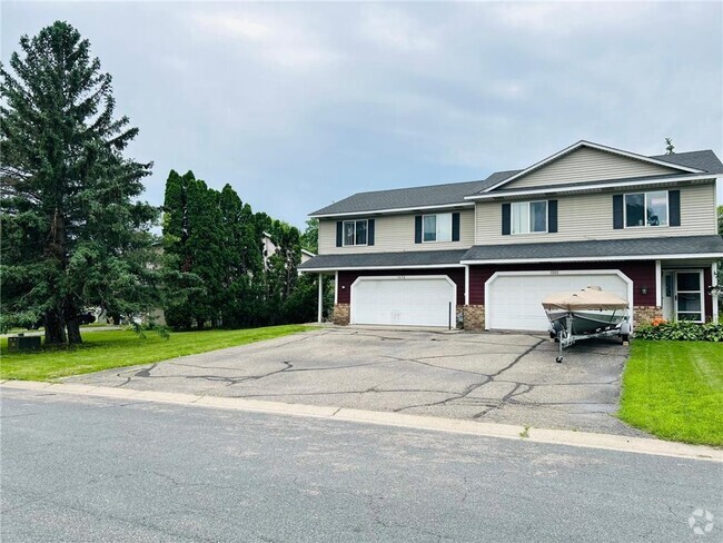Building Photo - 1880 Deer Hills Trail Rental