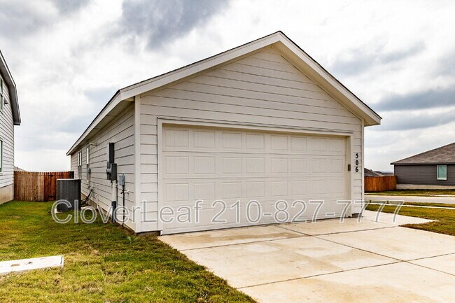 Photo - 506 Sarah Wy