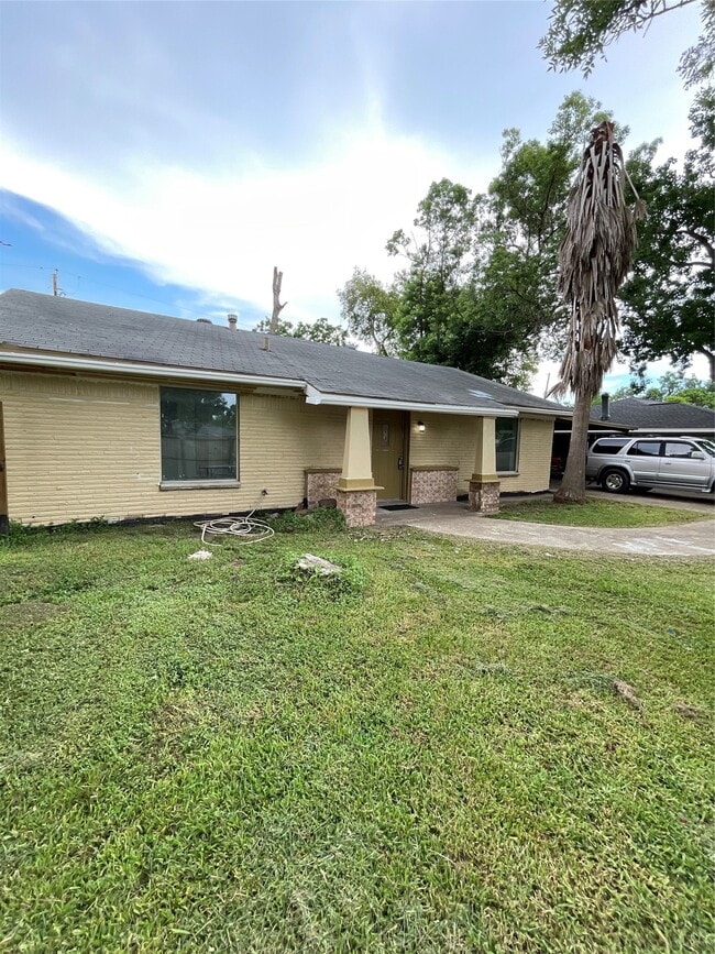 Photo - 4803 Geraldine St