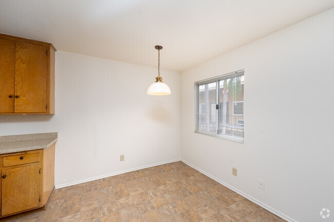1BR, 1BA - 600SF