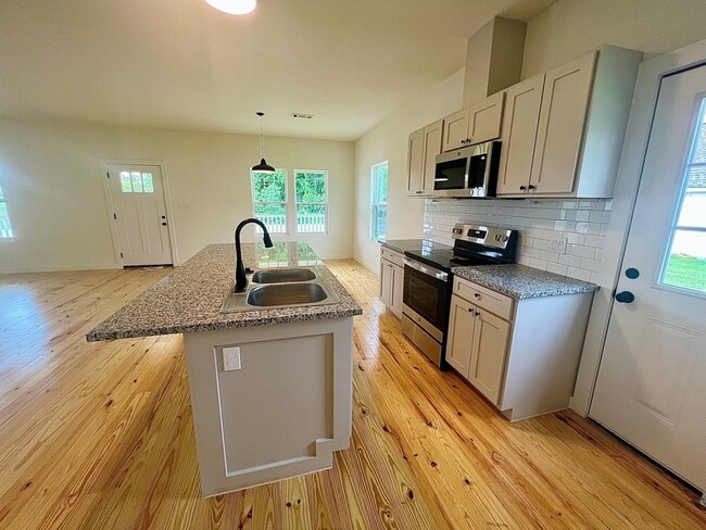 Photo - 228 N Dixie St