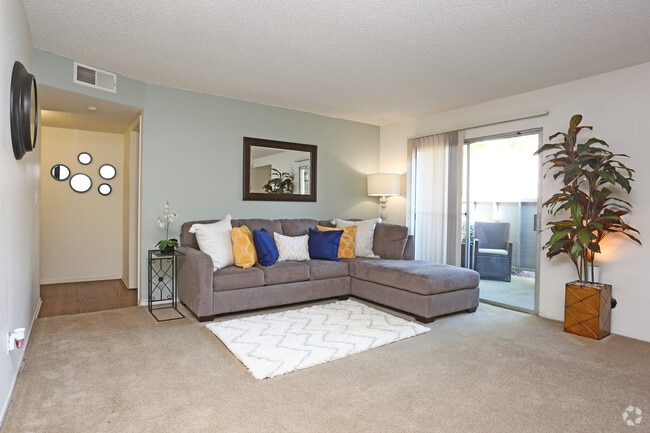 Photo - Courtyard at Central Park Apartments