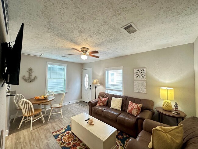 Photo - 1701 17th St Unit D