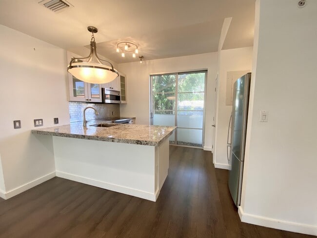 Photo - 1600 Michigan Ave