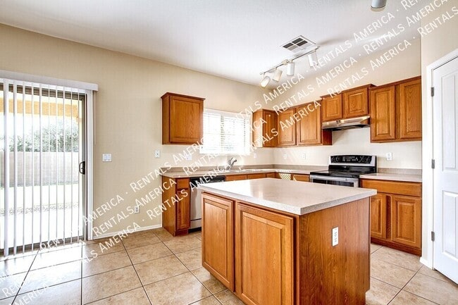 Photo - 935 E Blue Spruce Ln