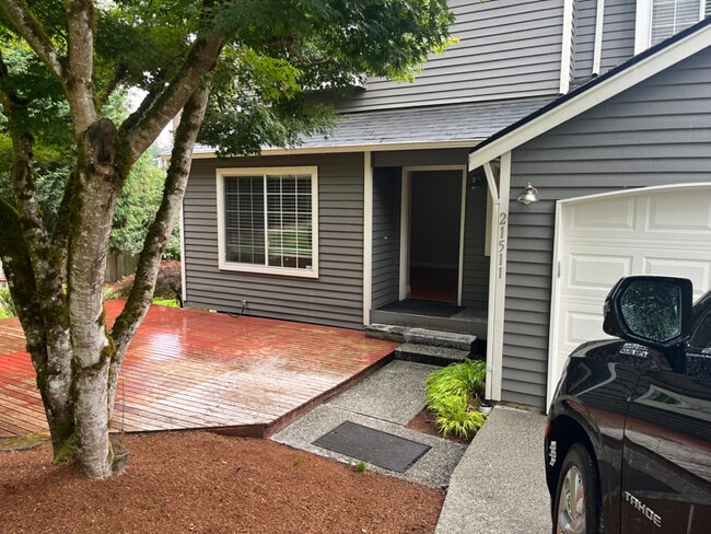 Building Photo - 21511 NE 10th Pl Rental