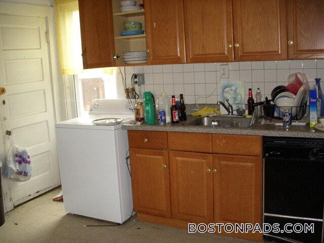 Photo - 208 Kelton St Unit 1