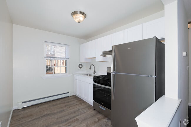 1BR, 1BA - w/Basement - 1,650SF - Kitchen