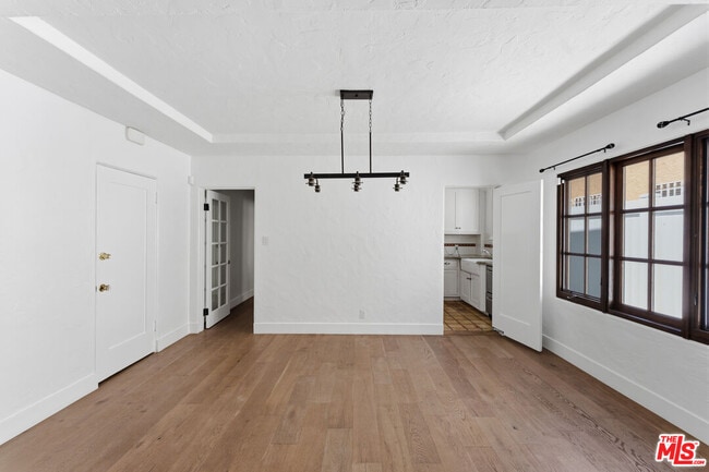 Photo - 537 N Poinsettia Pl