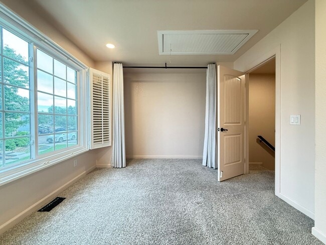 Photo - 3408 Queen Anne Way