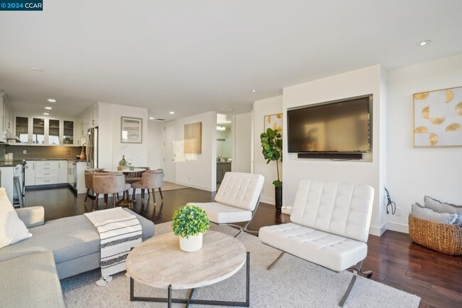 Photo - 565 Bellevue Ave Unidad 704A