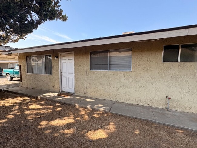 Building Photo - 2526-2532 W. Caldwell Ave. Unit 2532