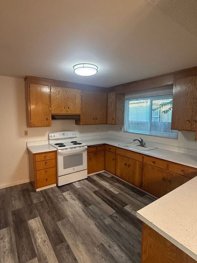 Building Photo - MOVE IN SPECIAL $500 OFF FIRST MONTH RENT ... Rental