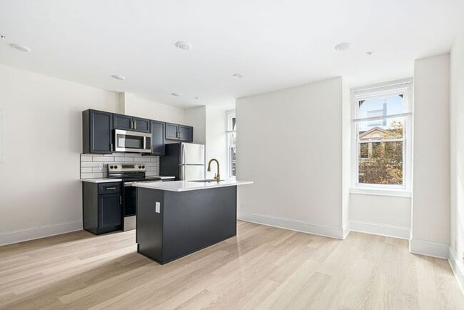 Photo - 1913 Wallace St