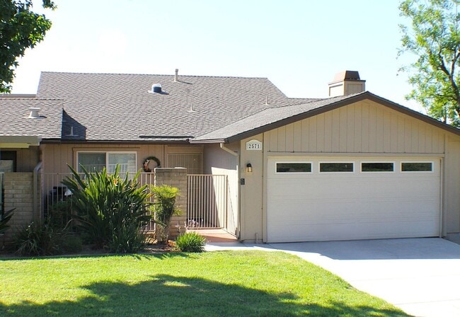 Building Photo - Stunning 3 bed, 2 bath Townhome for Rent.