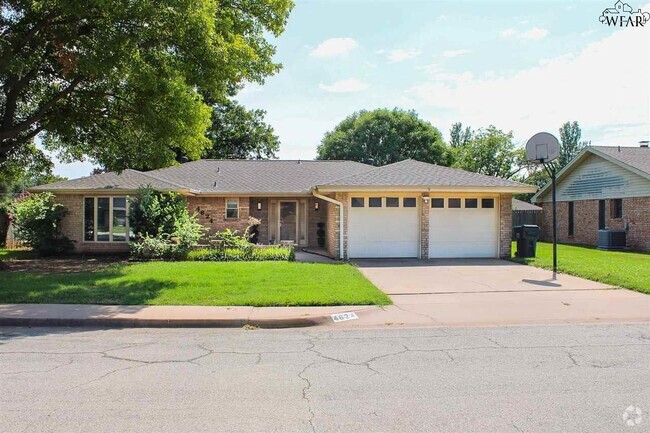 Building Photo - 4624 Trailwood Dr Rental
