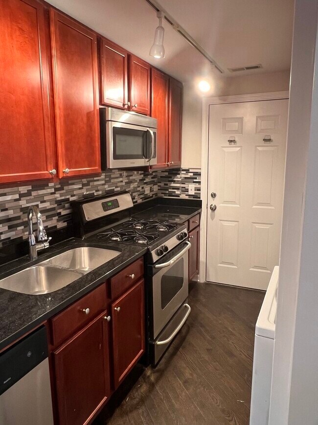 Photo - 2053 W Summerdale Ave Unit 3S
