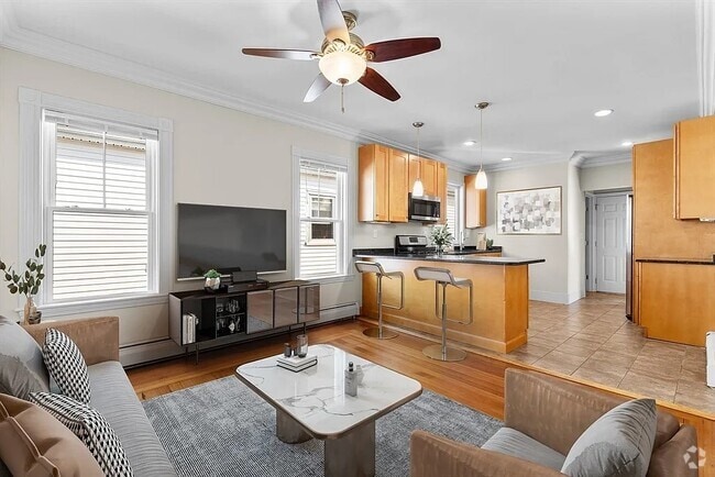Building Photo - 11 Woodlawn St Unit 1 Rental
