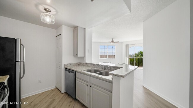 Photo - 1050 Bella Vista Blvd Unidad 10-302