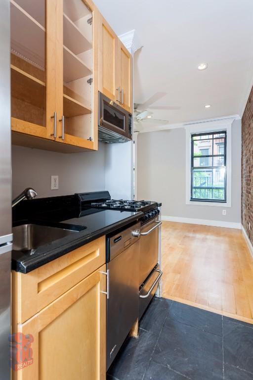 Building Photo - 340 E 18th St Unit 2C Rental