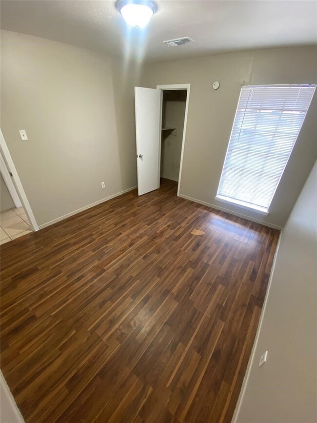 Photo - 5814 Mackinaw St