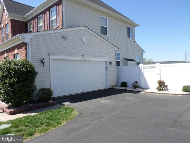 Building Photo - 16318 Boatswain Cir