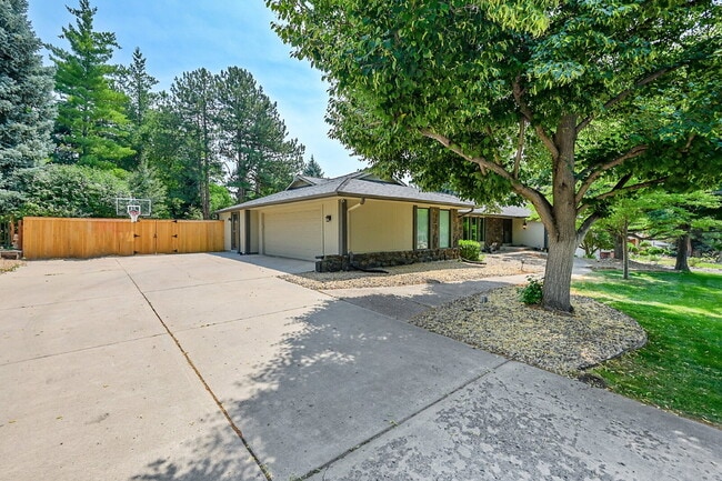 Building Photo - $6,850.00 - 5 Bedrooms, 3.5 Bathrooms, Sin... Rental