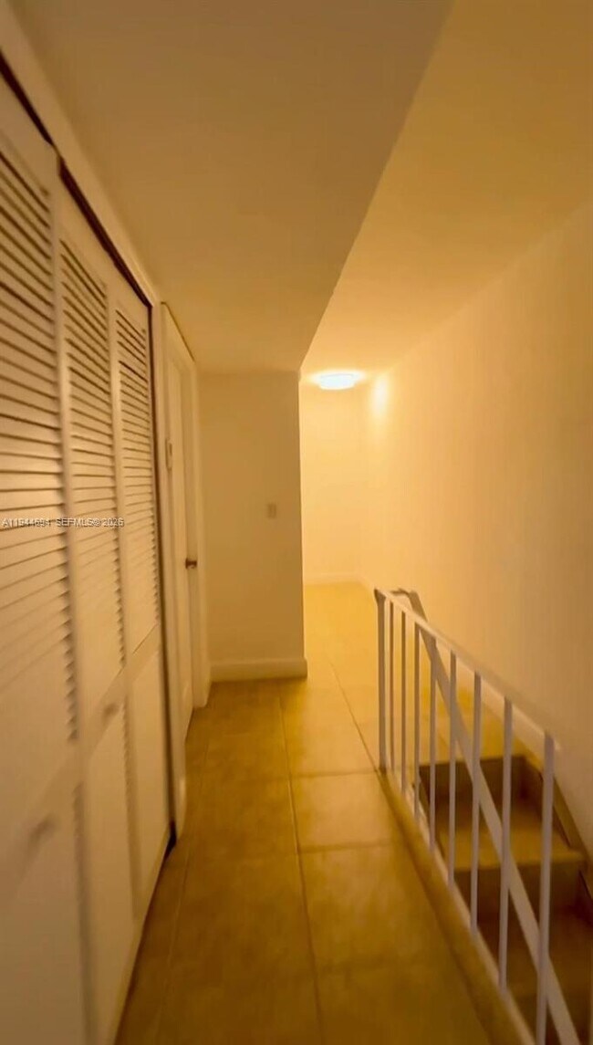 Photo - 984 W 40th St