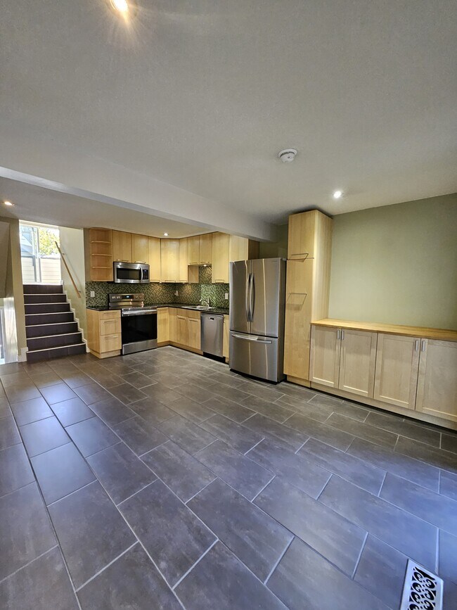 Photo - 221 Balmoral Pl