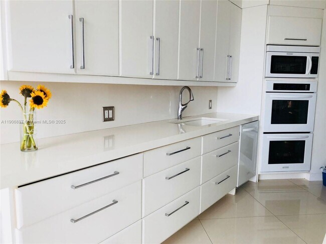 Photo - 3610 Yacht Club Dr