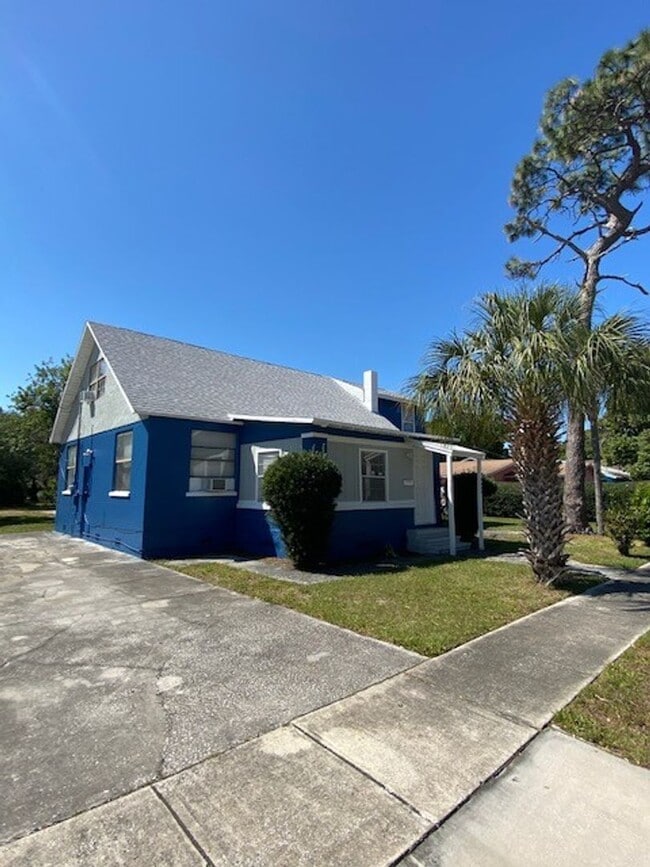 Photo - Spacious 3 Bedroom 1 Bathroom Home Located In St. Petersburg, Florida