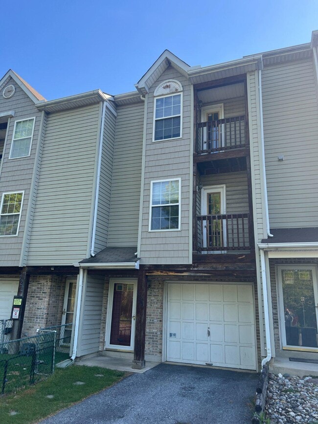 Photo - 120 Clover Ct