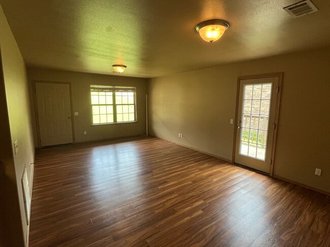 Photo - 808 W 13th St